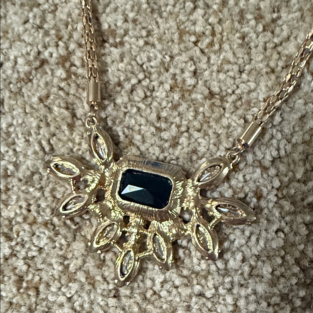 Elegant Black and Gold Necklace - Picture 10 of 10